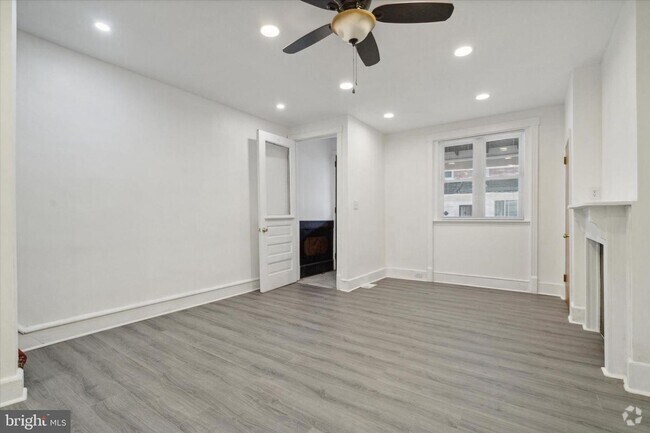 Building Photo - Charming 2-Bedroom Home with Private Yard ...