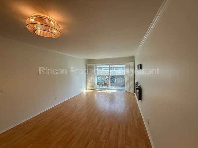 Photo - 236 E Surfside Dr