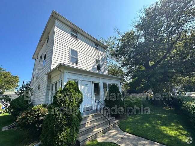 Building Photo - 719 Pembroke Ave Unit 2nd Floor Rental