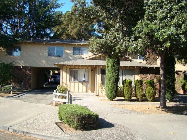 Building Photo - 1147 Leigh Ave Unit 2