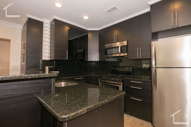 Building Photo - 1614 Beacon St Rental