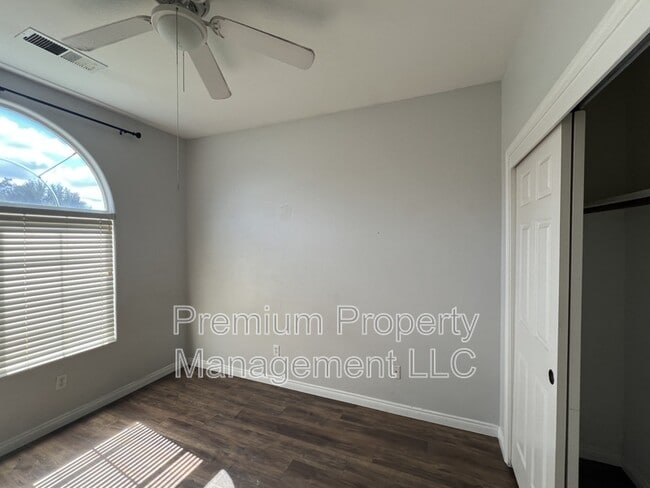 Photo - 1003 Duxbury Ct
