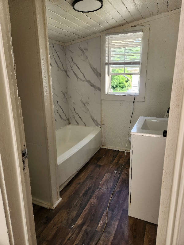 Photo - 715 White Oak Ln