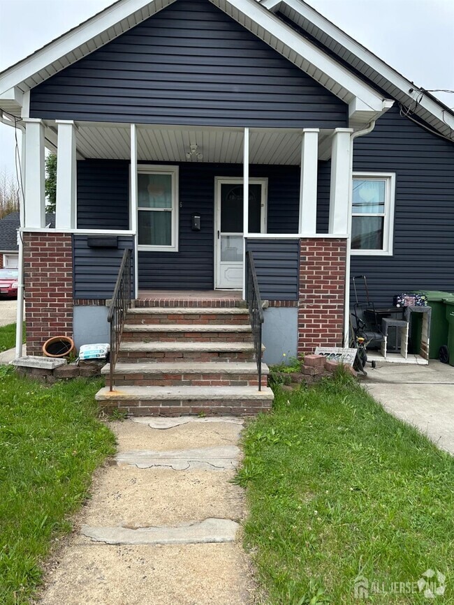 Building Photo - 6 Furman Ave Rental