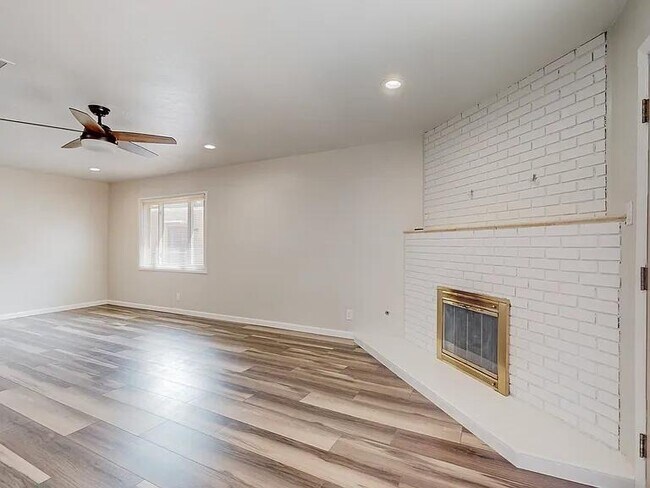 Photo - 1701 Hoffman Dr NE