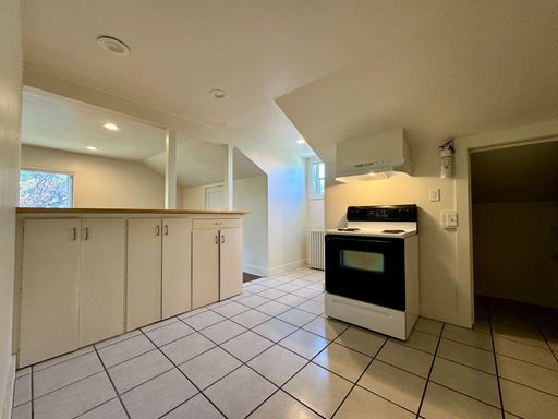 Photo - LARGE 2 Bed, 1 Bath Apartment Available NOW!! Unit B