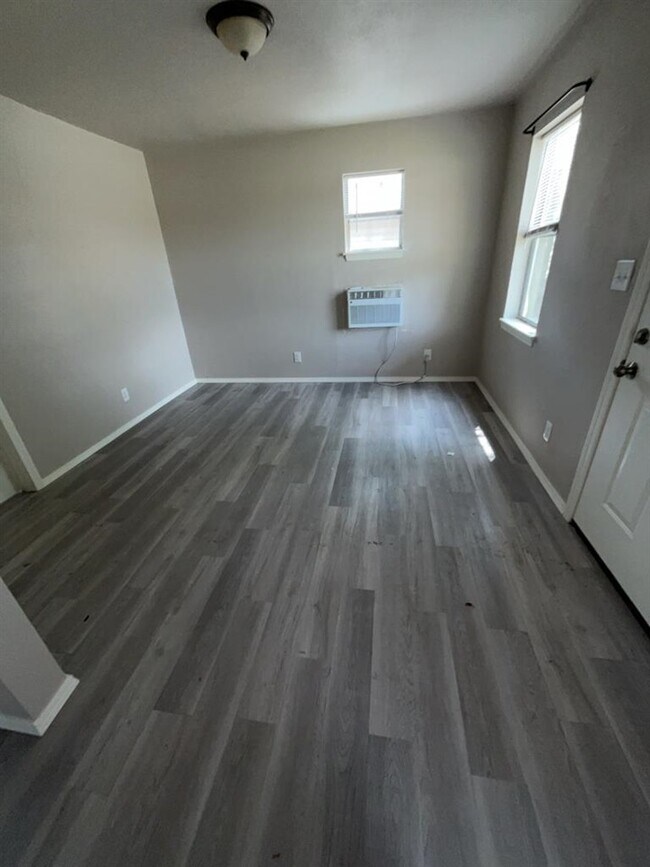 Photo - 1315 SW E Ave