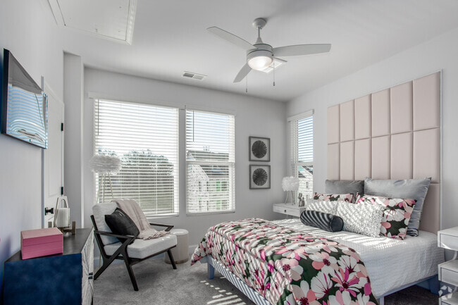 3BR, 3.5BA - 1,786SF