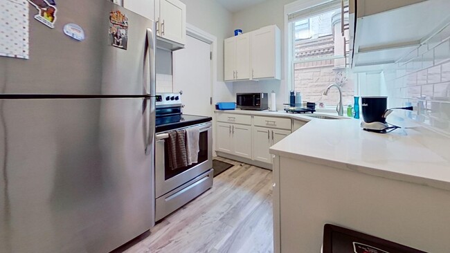 Photo - Top Floor East Lakeview Studio Apartment Unit 3164 3N
