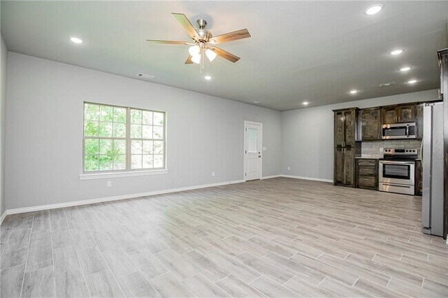 Photo - 1903 Azlin Pl Unit B