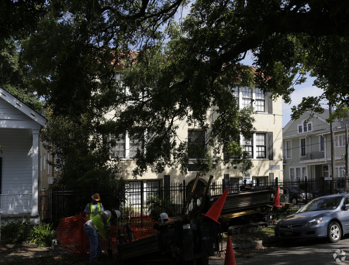 Photo - Campus Walk Apts