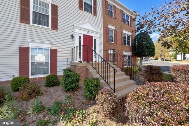 Building Photo - 120 Prosperity Ave SE Unit E