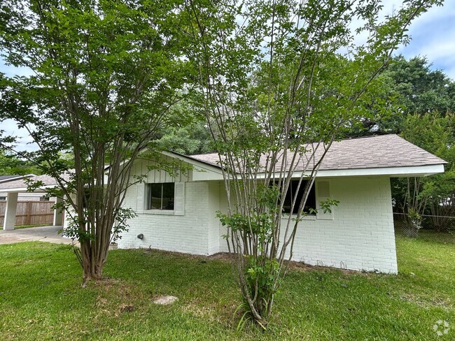 Building Photo - 3 bed 2 bath home for lease - Call 601-826...