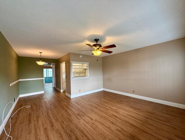 Building Photo - 364 Camden P Unit 364
