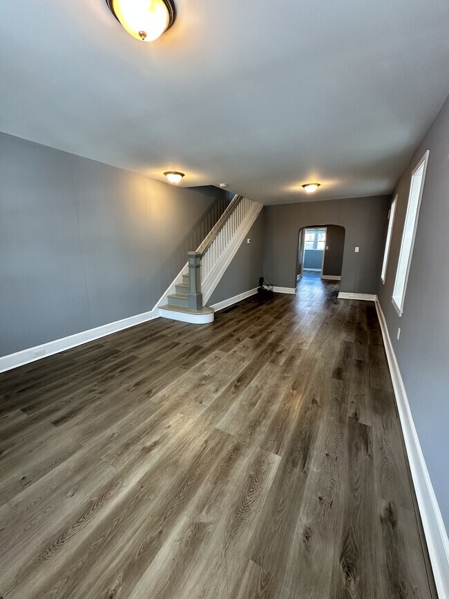 Photo - 218 W 5th St