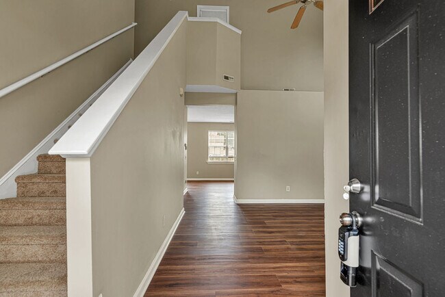 Photo - 106 Briar Hollow Dr