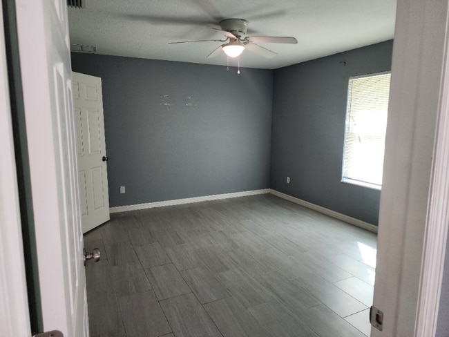 Photo - 202 Oak Ln Cir