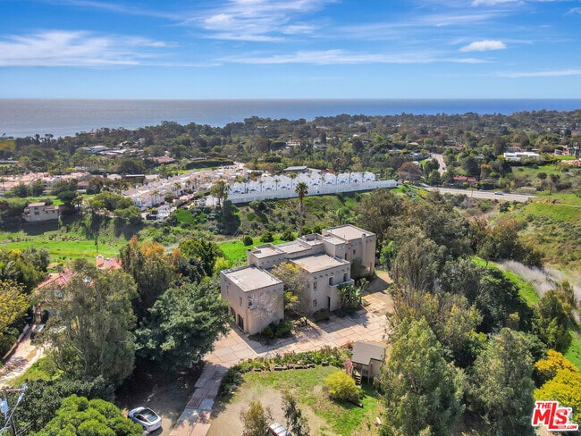 Building Photo - 28811 Pacific Coast Hwy Rental