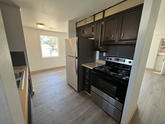 Photo - 200 Spruce St