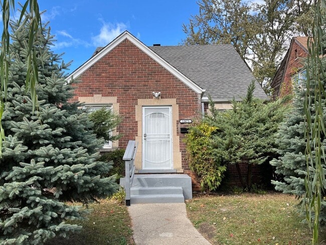 Building Photo - This beautifully updated 3-bedroom, 1.5-ba...