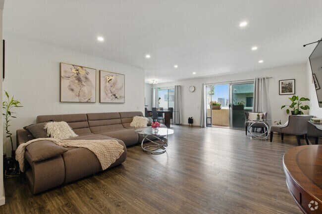 Building Photo - 5400 Lindley Ave Unit 211 Rental