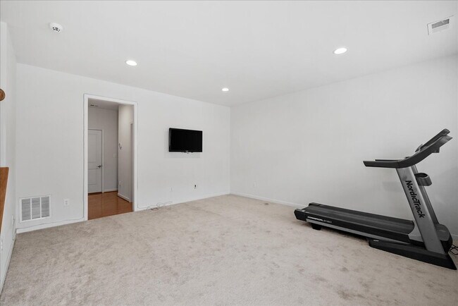 Photo - Stunning Luxury Townhome for Rent in Westmoore!