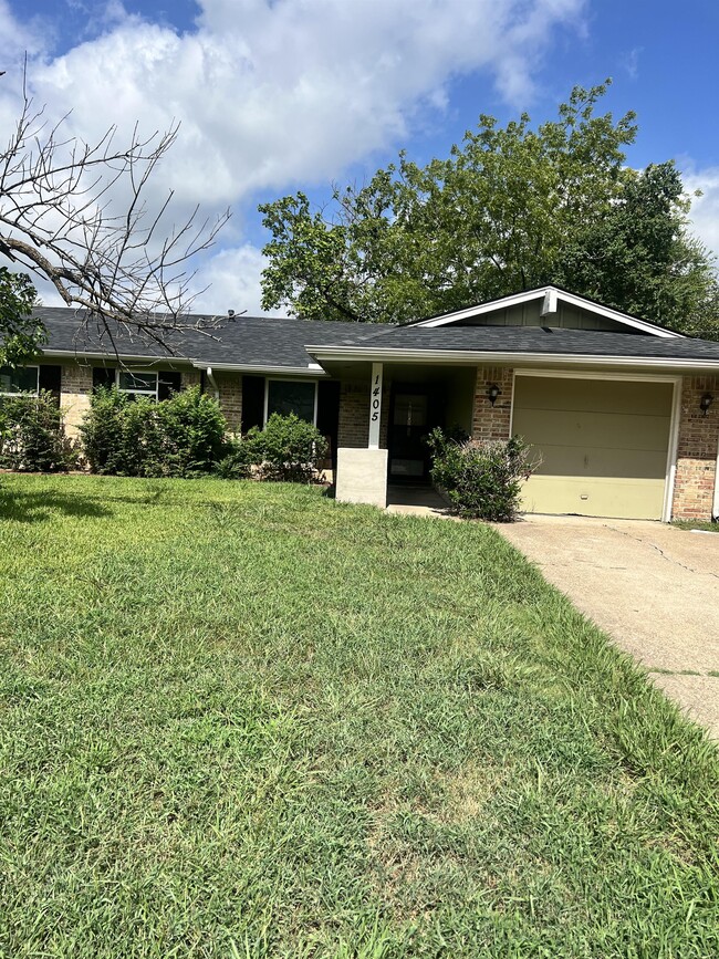 Photo - 1405 E Park Dr