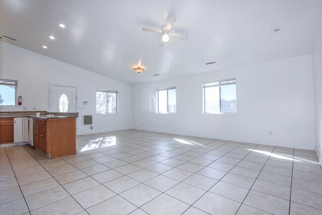 Photo - 1950 Emerald Dr Unit House