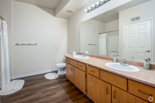 2BR, 1BA - 1,020SF - Bathroom