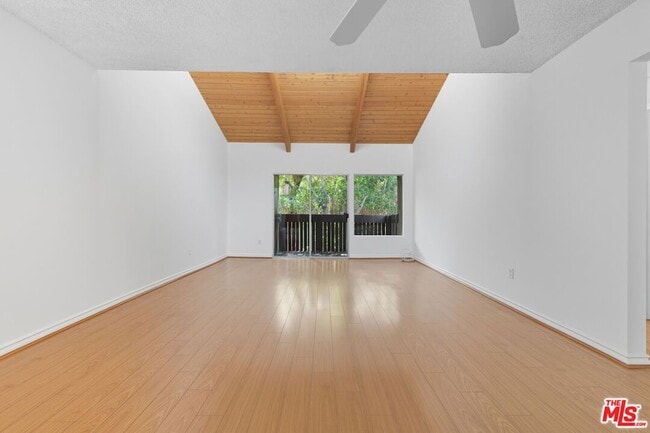 Photo - 18350 Hatteras St