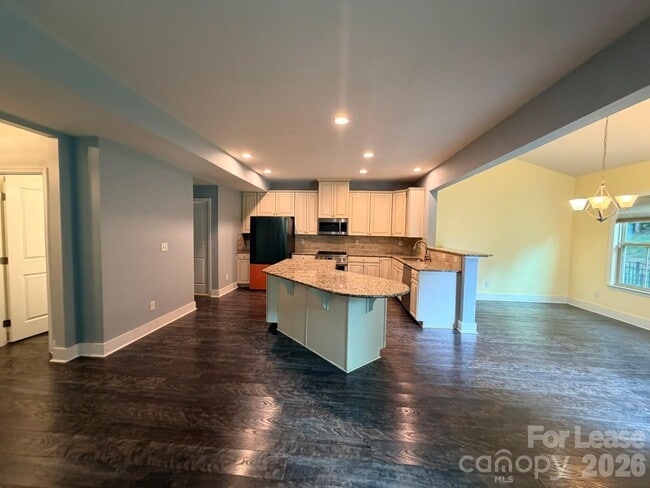 Photo - 5816 Selkirkshire Rd