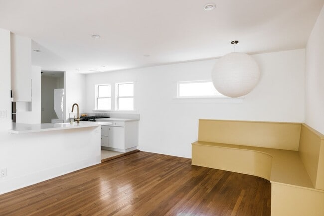 Photo - 720 Parkman Ave