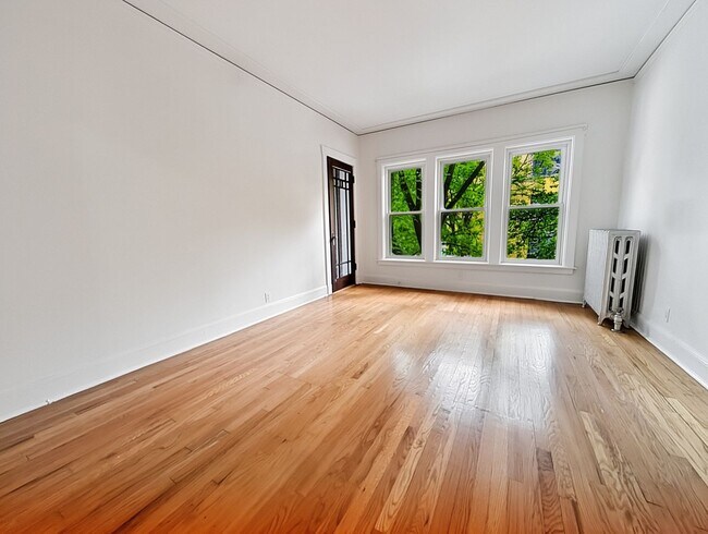 Photo - Large 3-bed/1-bath Apartment in the Heart of Rogers Park! Unit 1302-2