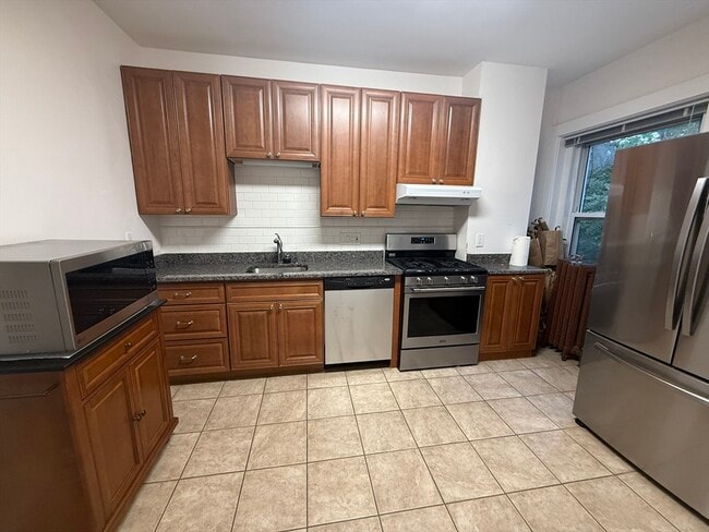 Building Photo - 43 Strathmore Rd Unit 3