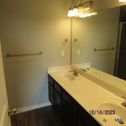 Photo - 1714 Risen Star Ln