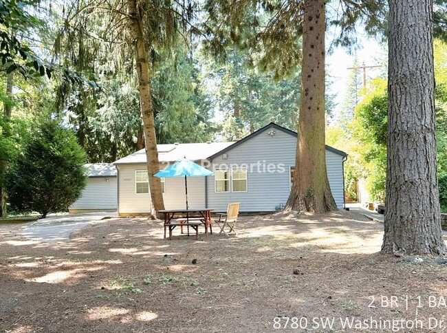 Building Photo - Bright 2 BD | 1 BA Home - A Hidden Gem in Garden Home!