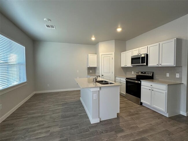 Photo - 17030 Oak Dr