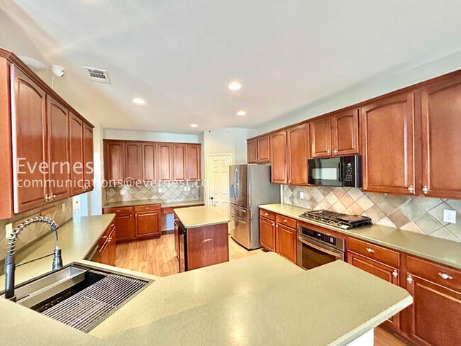 Photo - 5 Bed/3.5 Bath Home with Fenced Yard & Garage / Pet-Friendly / Vouchers Accepted