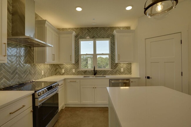 Photo - 302 Red Bird Ln