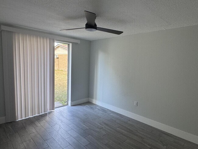 Photo - 13802 N 21st St Unidad # A1