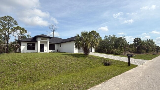 Photo - 241 Pembroke Dr
