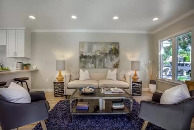 Photo - 1163 N Poinsettia Pl