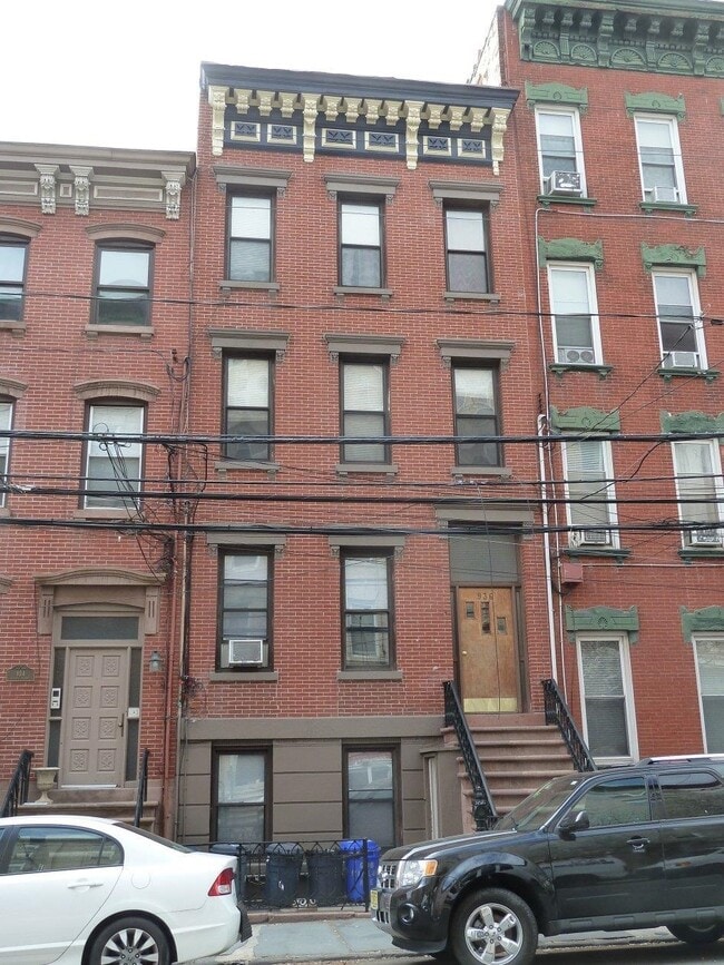 Building Photo - 936 Willow Ave Unit B Rental
