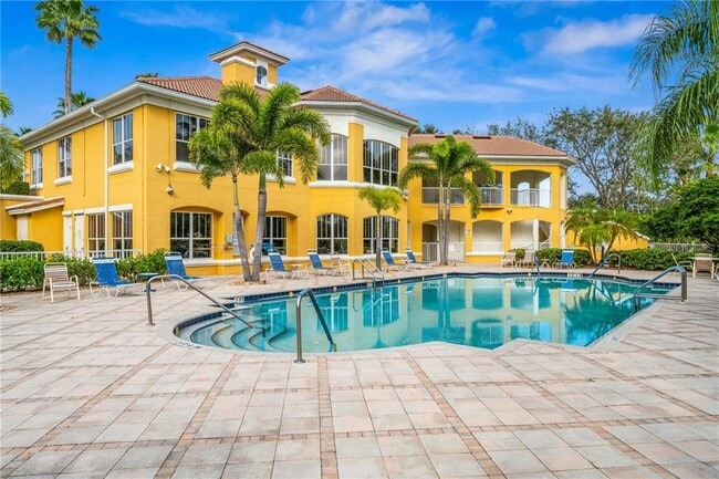 5080 Fairways Cir Unit G103