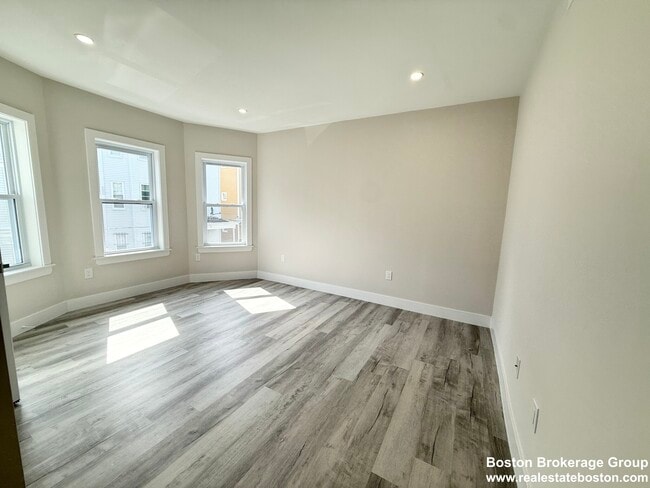 Photo - 10 Cawfield St