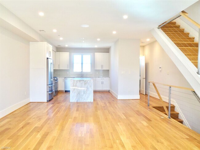 Photo - 2 br, 2.5 bath Condo - 643 Lamont Street N...