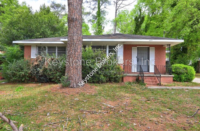 Building Photo - 2634 Tredway Dr