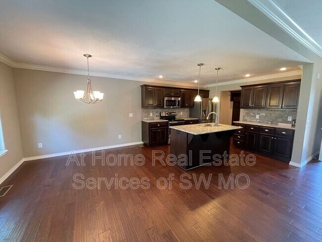 Photo - 113 N Glengary Dr