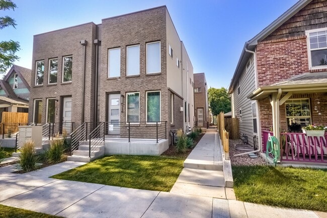 Building Photo - 718 W 1st Ave