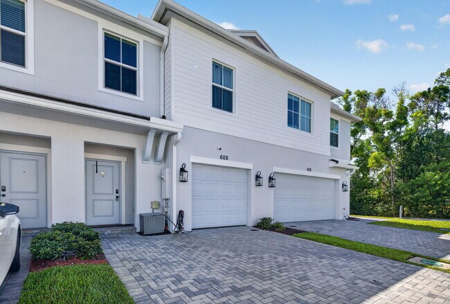 608 Waters Edge Ln